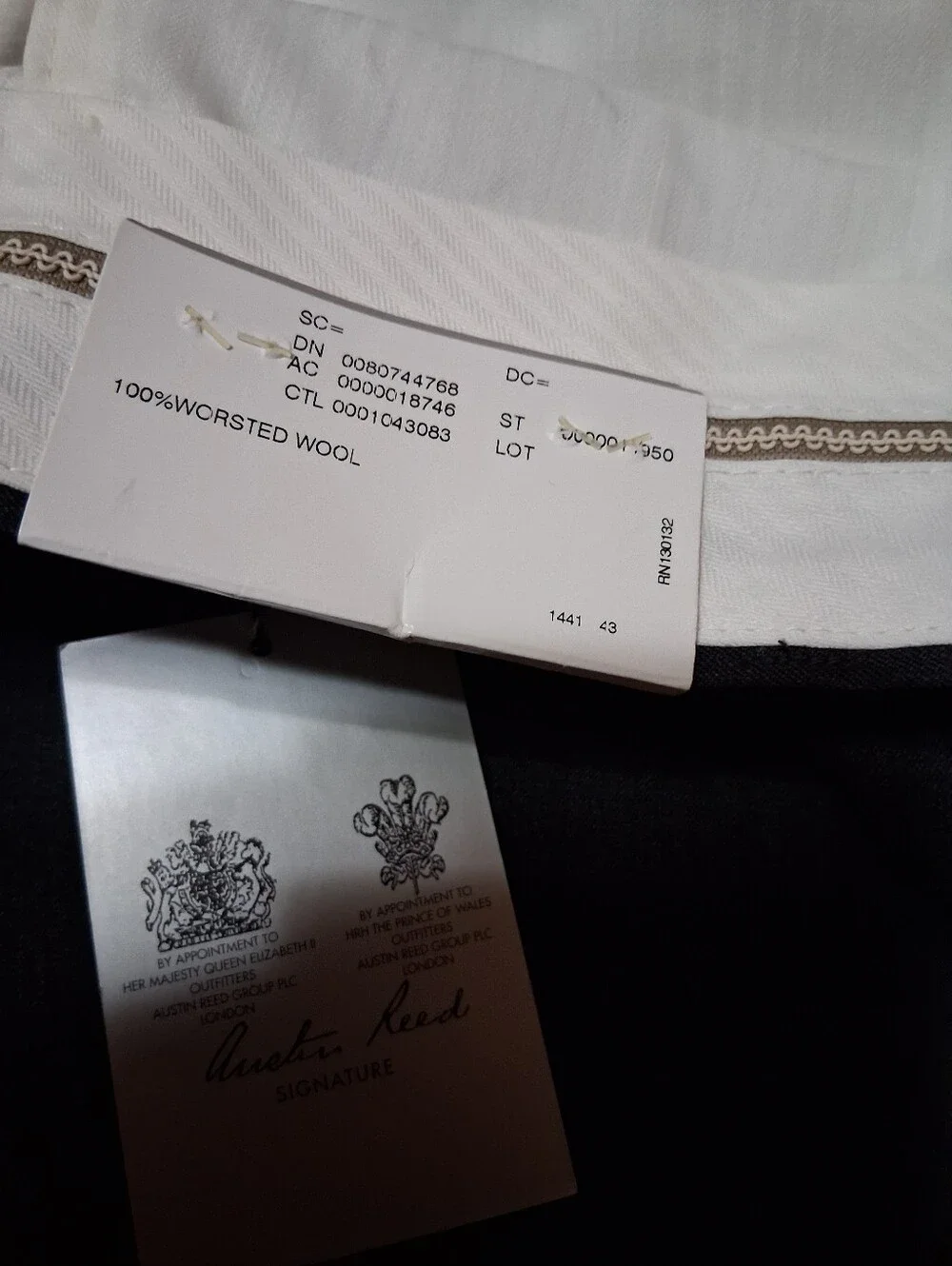 Austin Reed Signature men's dress pants. 100 % Worsted wool trouser, charcoal 42